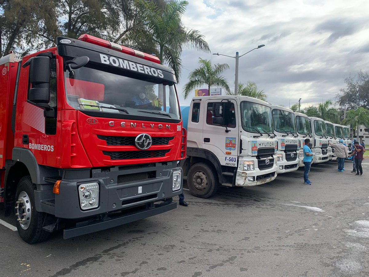 MDefensaRD's tweet photo. El @mdefensard envió un contingente militar para realizar labores de fumigación que tendrían incidencia principalmente en la parte Oeste de la capital, donde están los sectores que han tenido mayor incidencia de infectados por #COVID19.
#MideInforma
#QuedateEnTuCasa
#Coronavirus https://t.co/18RAXeHkDm