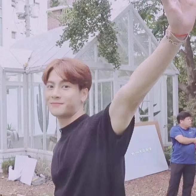 markson1forever's tweet photo. 可盐可甜的小王同学，26岁生日快乐！可爱帅气迷人的小括弧要一直开心的笑呀！@JacksonWang852   💕💕💕💕💕💕💕
#JacksonWang  #26yrsold  #love   #BlessedToHaveJackson https://t.co/uATA6HfyOx