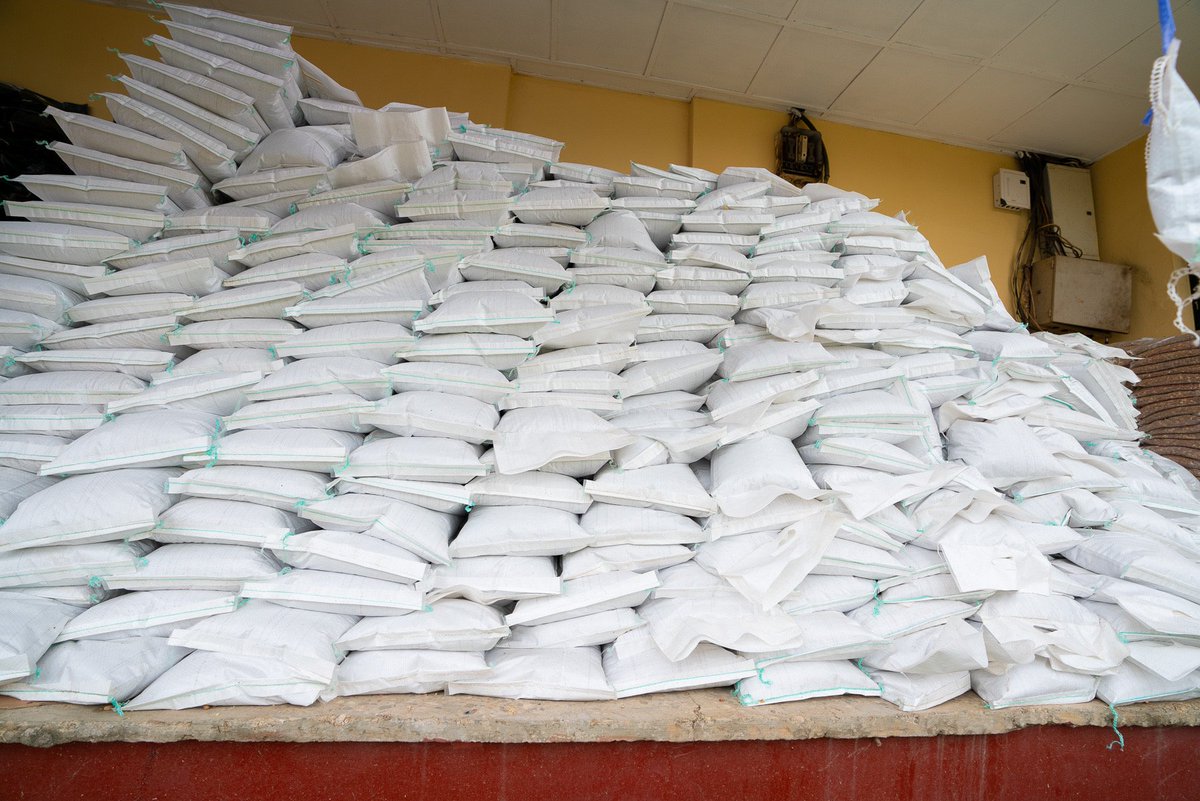 jidesanwoolu's tweet photo. The stimulus package will contain bags of rice, beans, garri, bread, dry pepper, drinking water and vitamins. We want each ration to last for 14 days as we continue to evaluate the impact of #COVID19.

Please stay home with your loved ones. We want the best for you. https://t.co/kxE9lrpAZf