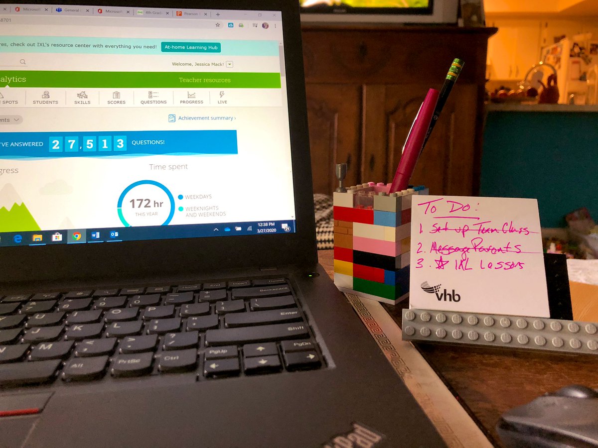 mack_class's tweet photo. Charlotte made me some home office accessories. https://t.co/ngHrFT9a56