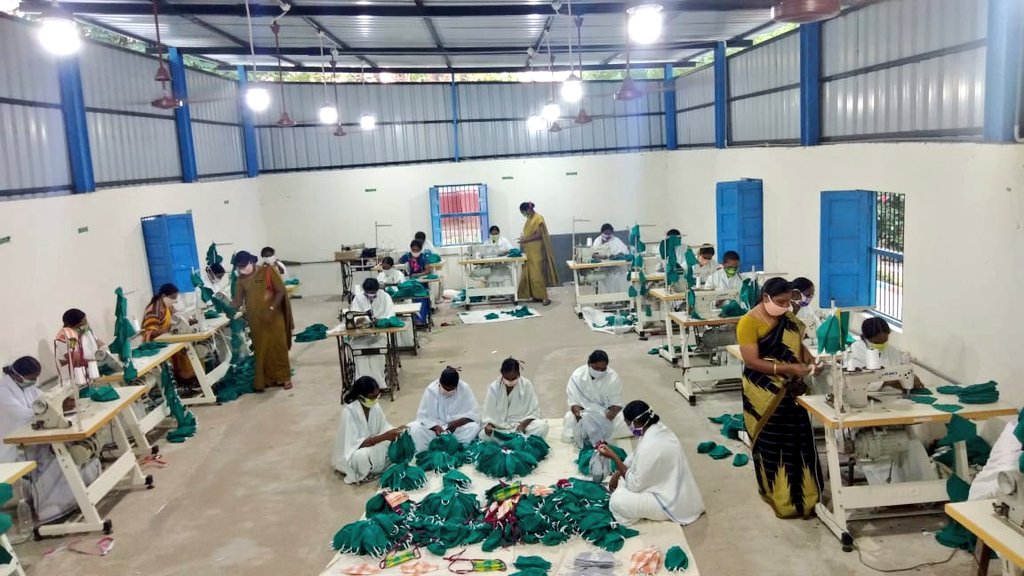 GWMC has procured 3000 cotton cloth masks prepared by Central Prison for distribution, in our fight against #COVID19
These can be easily washed with Hot water, Disinfectant, Sun dried and reused. 
#GoCoronaGo