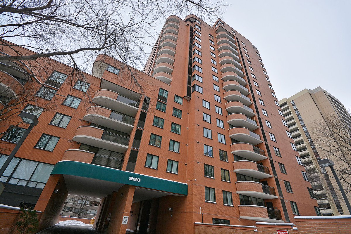 ellidavis's tweet photo. New Listing! Forest Hill - Reno'd 2 Bdrm + Den w/Open Balcony For Lease in Luxury Boutique Building! Incl Parking + Locker, Access To Superb Amenities. Walk To Village Shops, Parks, TTC. Avail Immediately. https://t.co/pnUbDYCtIf #TorontoRealEstate #ElliDavisCondos #RLP #ForRent https://t.co/K07HaVldsc