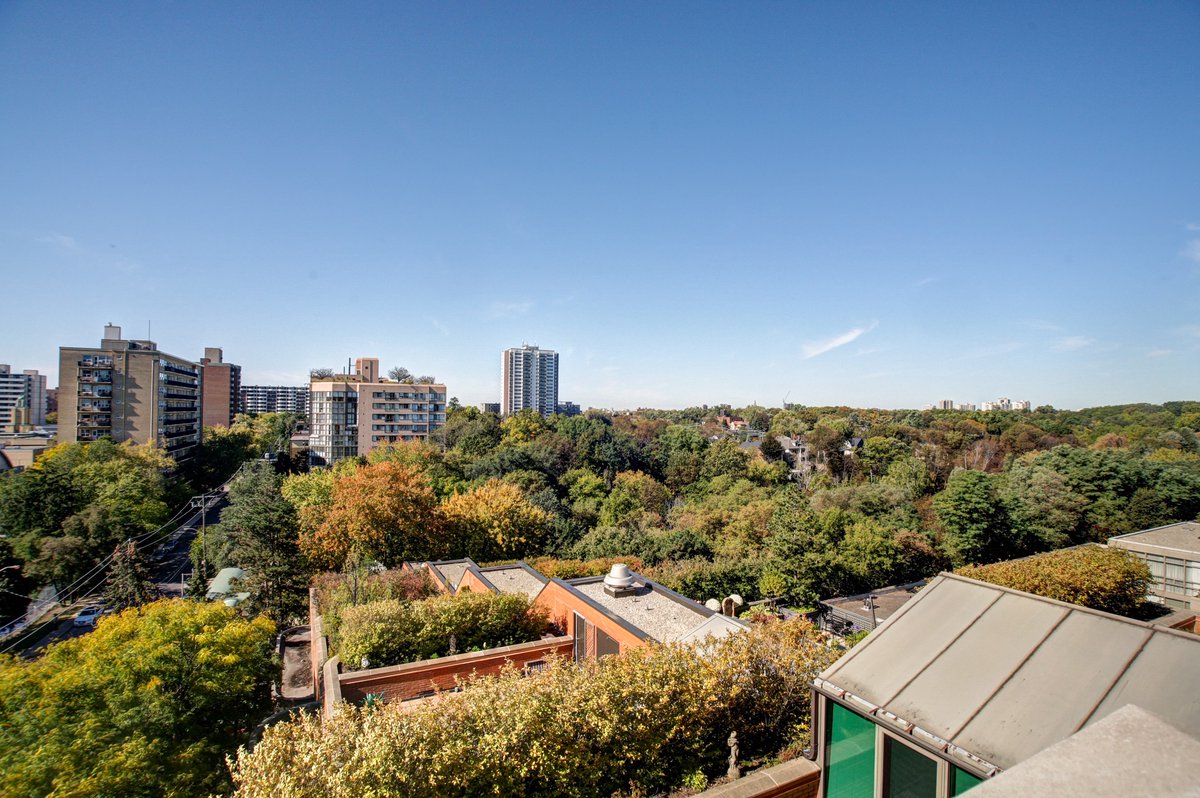 ellidavis's tweet photo. New Listing! Forest Hill - Reno'd 2 Bdrm + Den w/Open Balcony For Lease in Luxury Boutique Building! Incl Parking + Locker, Access To Superb Amenities. Walk To Village Shops, Parks, TTC. Avail Immediately. https://t.co/pnUbDYCtIf #TorontoRealEstate #ElliDavisCondos #RLP #ForRent https://t.co/K07HaVldsc
