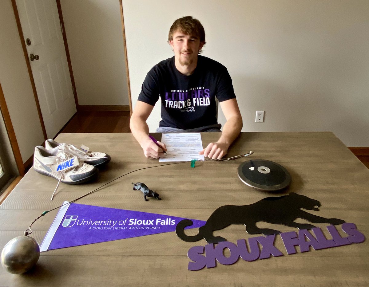 rex_marek's tweet photo. Blessed and excited to announce I will be continuing my academic and athletic career at the University of Sioux Falls. Thank you to my mom and all the coaches who have helped me along the way. @USFTFCC #CooPride https://t.co/8ETzoFy435