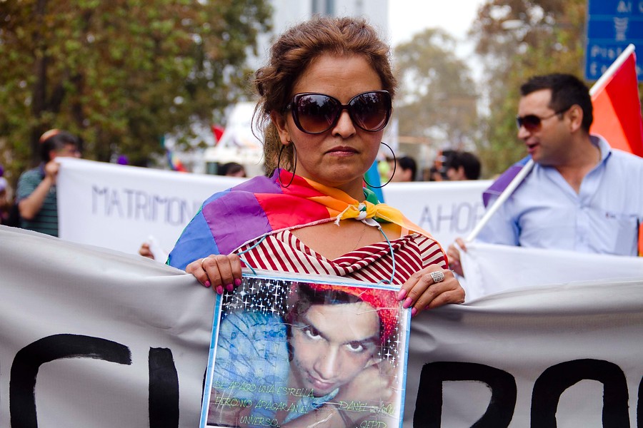 Hoy se cumplen 8 años que perdimos a Daniel, también 8 años en donde una mujer pierde a su hijo a manos de la discrimación. Las familias sufren mucho, por eso con respeto a la memoria te enviamos nuestro cariño Jaqueline Vera.