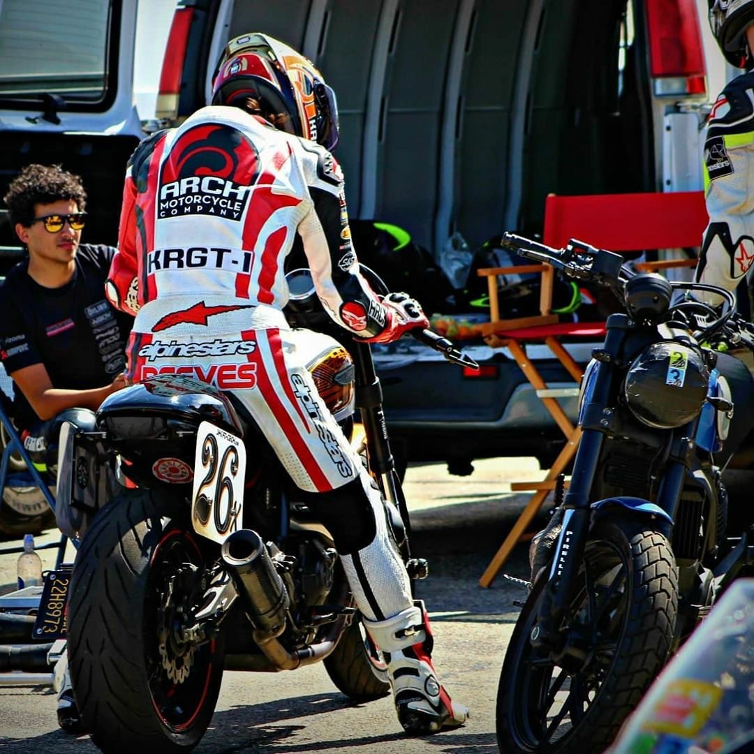PoklukarJanja's tweet photo. Credit to @ducati211 : Keanu Reeves at Streets of Willow Springs Raceway #willowspringsraceway #racing #rosamond #streetsofwillow #ducatisti #ducatioftheweek #Ducati #keanureeves #archmotorcyclecompany #fastbikes
#keanureeves #woah https://t.co/ZmXAoBZG9K