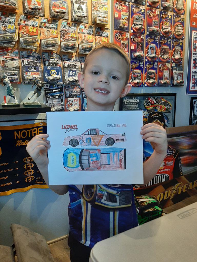 kevinjurrens's tweet photo. Today's #diecastchallenge is a @chaseelliott @NAPARacing truck. Thank you @Lionel_Racing for the templates - been keeping this 5 y/o busy. https://t.co/G6Pv2lqi9Y
