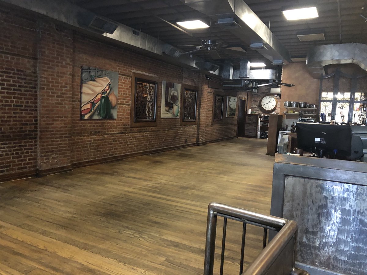 jimwro's tweet photo. Supporting #alfonsostrattoria of #somerville with takeout during #coronavirus pandemic.  So sad it’s empty. Everyone is careful and practicing #SocialDistanacing https://t.co/WpIgtpLzVh
