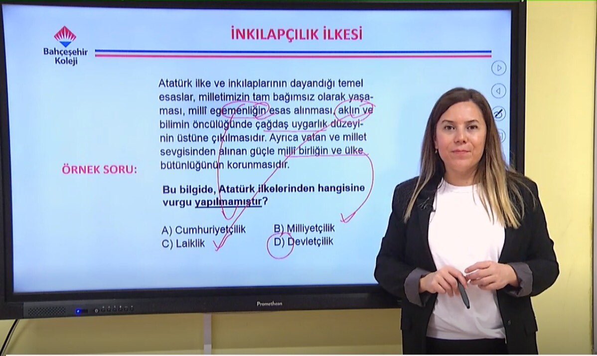ozgeeasln's tweet photo. 15 Mart Pazar günü 8 ve 12. Sınıflarımızla başlayan online canlı derslerimiz Bölüm Başkanlarımız tarafından tüm branşlarımızda tamamlandı. Sürecimiz tüm sınıf düzeylerinde öğretmenlerimizin öğrencileri ile birebir etkileşim sağlayarak canlı ders anlatımları ile devam ediyor. https://t.co/MzPX6Cuuu3
