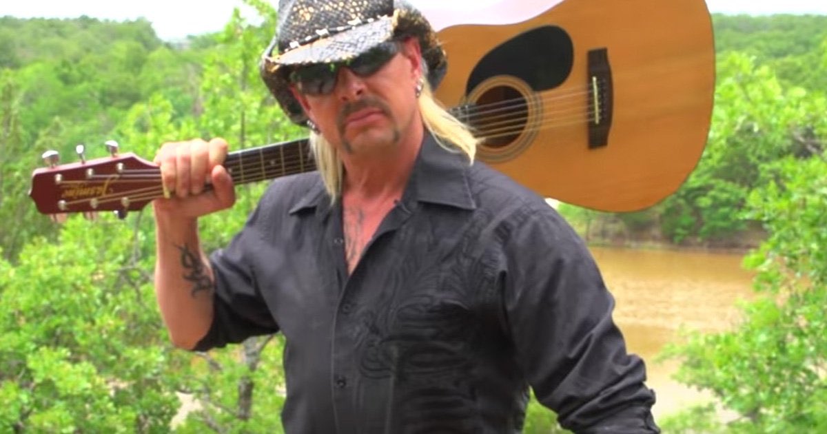 ally_sciuk's tweet photo. Gunna tell my kids this was Billy Ray Cyrus https://t.co/srKLlGTtRh