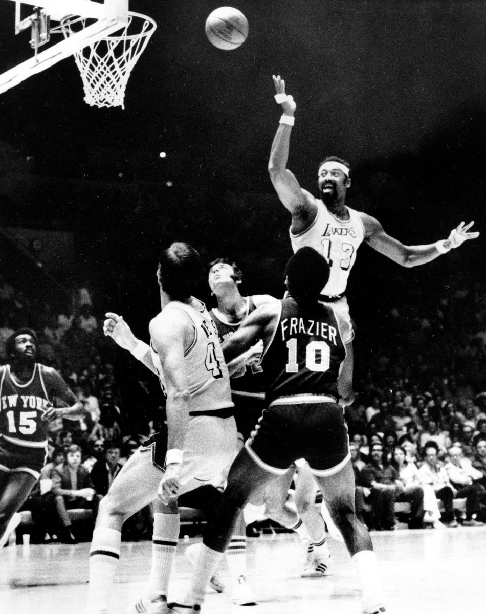 MDHawk's tweet photo. @bijancbayne I posted the ”fingeroll” of George Gervin the other day. But Wilt Chamberlain has an efficient one as well. Only ”Russ” (Bill Russell) could occasionally get it (via timing). https://t.co/I3QtegJyG4