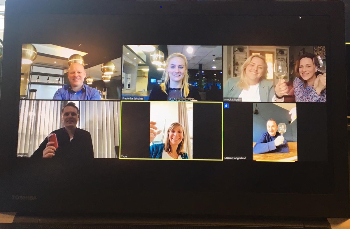 📸 - Say cheese! Vandaag hebben we een aftrap gegeven aan een digi vrijmibo met onze partners. Proost! 🥂