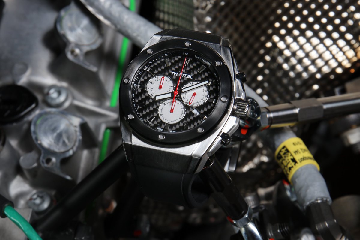 OliverSolberg01's tweet photo. 6 hours to go in #TheSolbergRACE - and we have a new leader at the top! ๐ฎ @KonigJarod jumps into the lead by just 6s... can anyone beat him before midnight tonight? Find out tomorrow as I reveal the winners of the @twsteel watch and my drivers gloves! ๐ https://t.co/YI0sKC0mK7