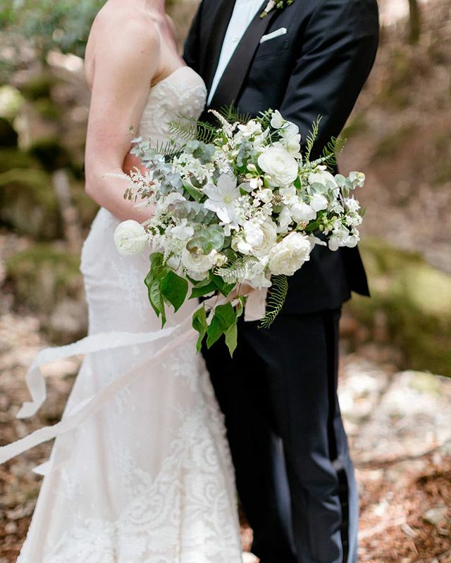 It's officially Spring and love is in full bloom 🌸 ​
​(Planner: <a href="/lrelyeaevents/">L'Relyea Events</a> | Venue &amp; Catering: <a href="/aubergeresorts/">Auberge Collection</a> <a href="/calistogaranch/">Calistoga Ranch</a> | Photography: <a href="/erinheartscourt/">{the court part}</a> | Florals: <a href="/loopflowers/">Marian Flowers-Loop</a>) ift.tt/2QOePqP