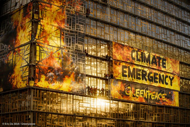 SCIFrance's tweet photo. Covid-19, climat et environnement : Greenpeace répond à 5 questions ici https://t.co/i6RVhHWzak ! A nous de faire en sorte que la relance soit écologique, équitable et citoyenne.
#RestezChezVous #ClimateChange https://t.co/LSdCutMfV6