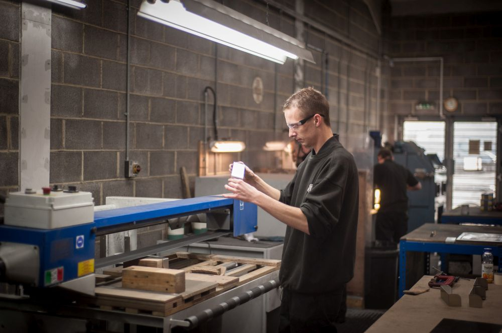 everhotcookers's tweet photo. Attention to detail is of utmost importance when assembling our cookers.
#Everhot #heatstoragerangecooker #rangecooker #kitchen #kitchendesign #luxury #design #cookers #kitchenideas #40yearsofEverhot #familyowned #Britishbrand #madeinbritain #localmanufacturing https://t.co/RjZ9nuXi5g