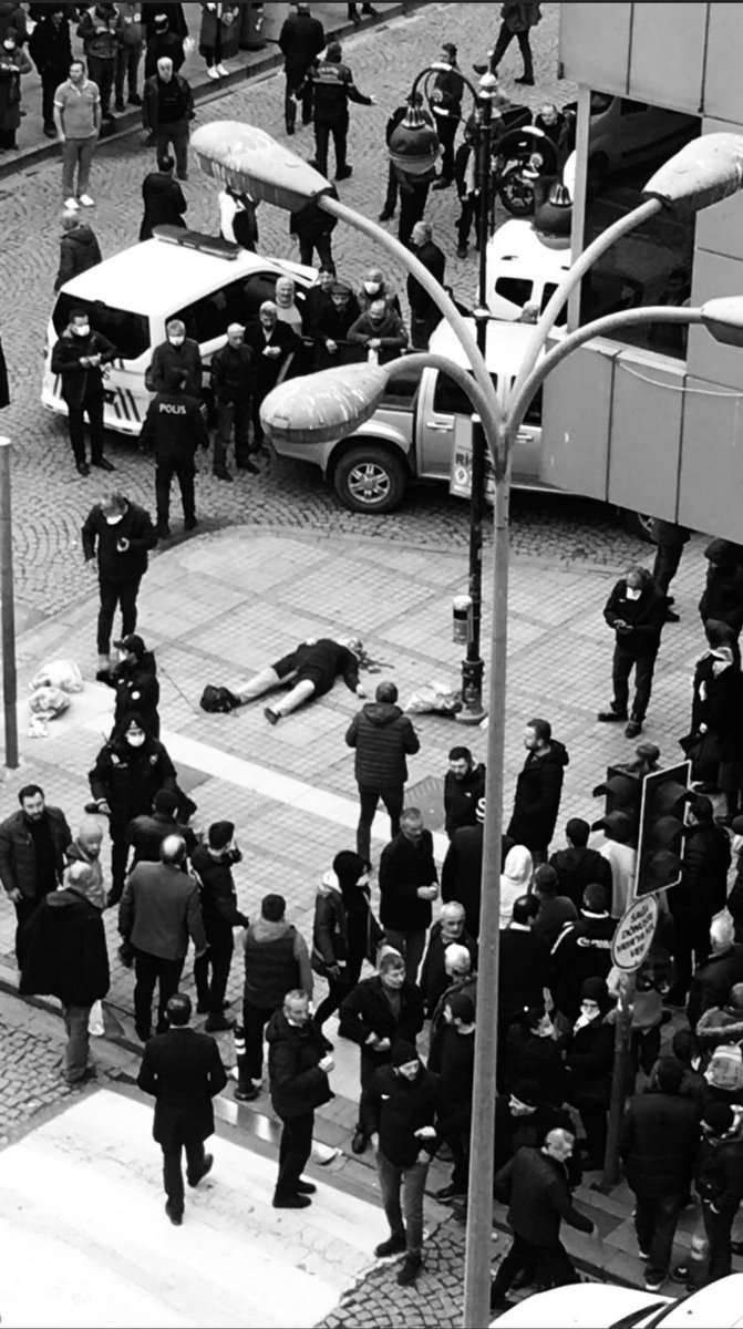 avumuryildirim's tweet photo. "Sokaklarında kadınların boylu boyunca, kanlar içinde, başlarından vurularak, boğazları kesilerek uzandığı bu coğrafyada siyasi partiler suç ve suçlu üzerinden af pazarlığı yapıyor."#Rize #AffaHayır

I Av. Erinç Sağkan I https://t.co/QoT4Lmlg3V