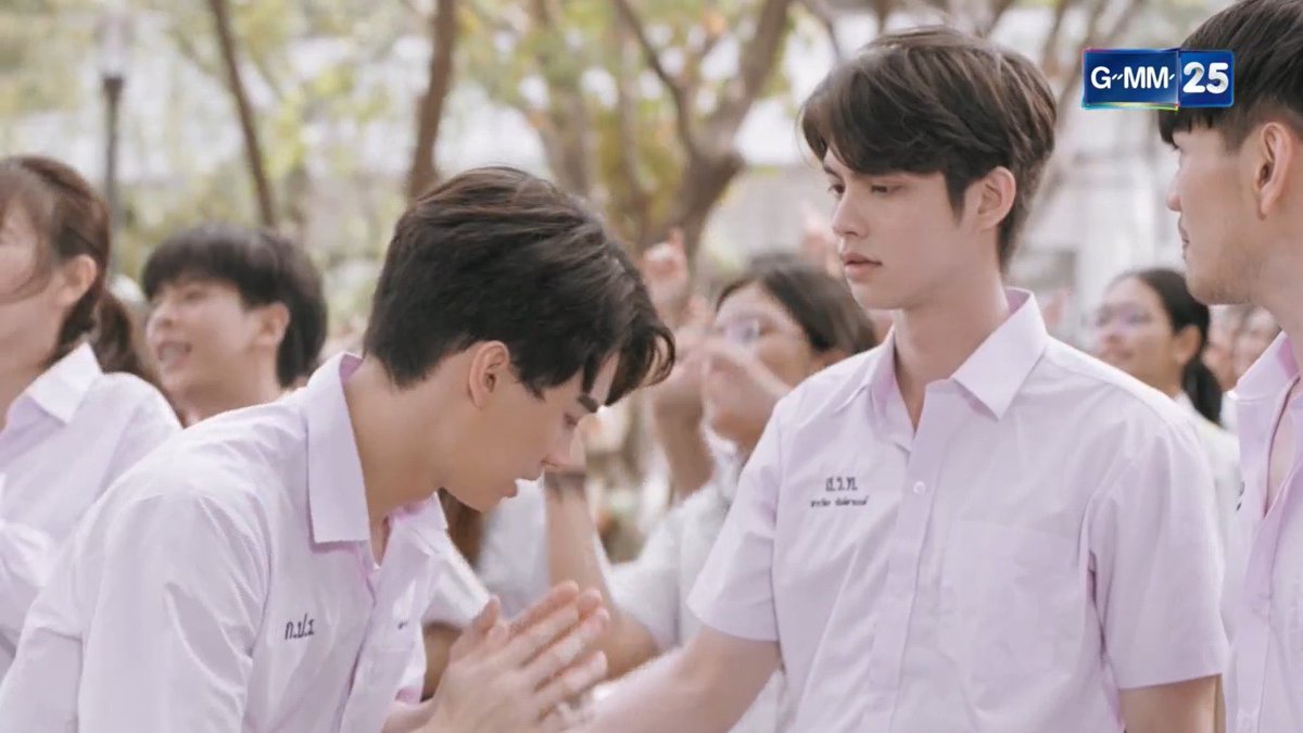 Baby_Bird9397's tweet photo. ใดๆคือเซอร์ไพร์สฉากนี้มาก จากคนที่เคยอ่านนิยายมาแล้ว ขอเทคะแนนให้ซีนนี้ 10เต็มไม่หัก ไบร์ทวินทำให้ตัวอักษรในคั่นกูฉบับนิยายถ่ายทอดออกมาเป็นภาพได้ทัชใจจริงๆ เหมือนได้ย้อนกลับไปพร้อมสารวัตรกับจังหวะตกหลุมรัก เราชอบนะ ชอบมันมากๆ ท่ามกลางคนตั้งมากมาย แต่คนนั้นดันเป็นเธอ;-;
#คั่นกูEP6 https://t.co/IqukQefNvp