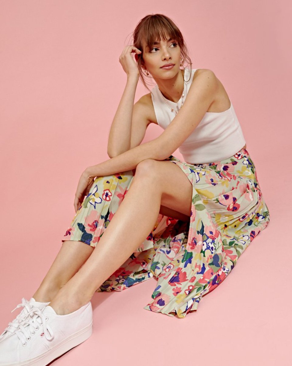 Sit down and make yourself comfy Vintage Floral Midaxi Pleated Skirt, tap to shop. ❤️ ow.ly/iAYz50ySOw3