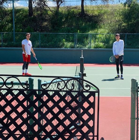 Social distancing🙌😁