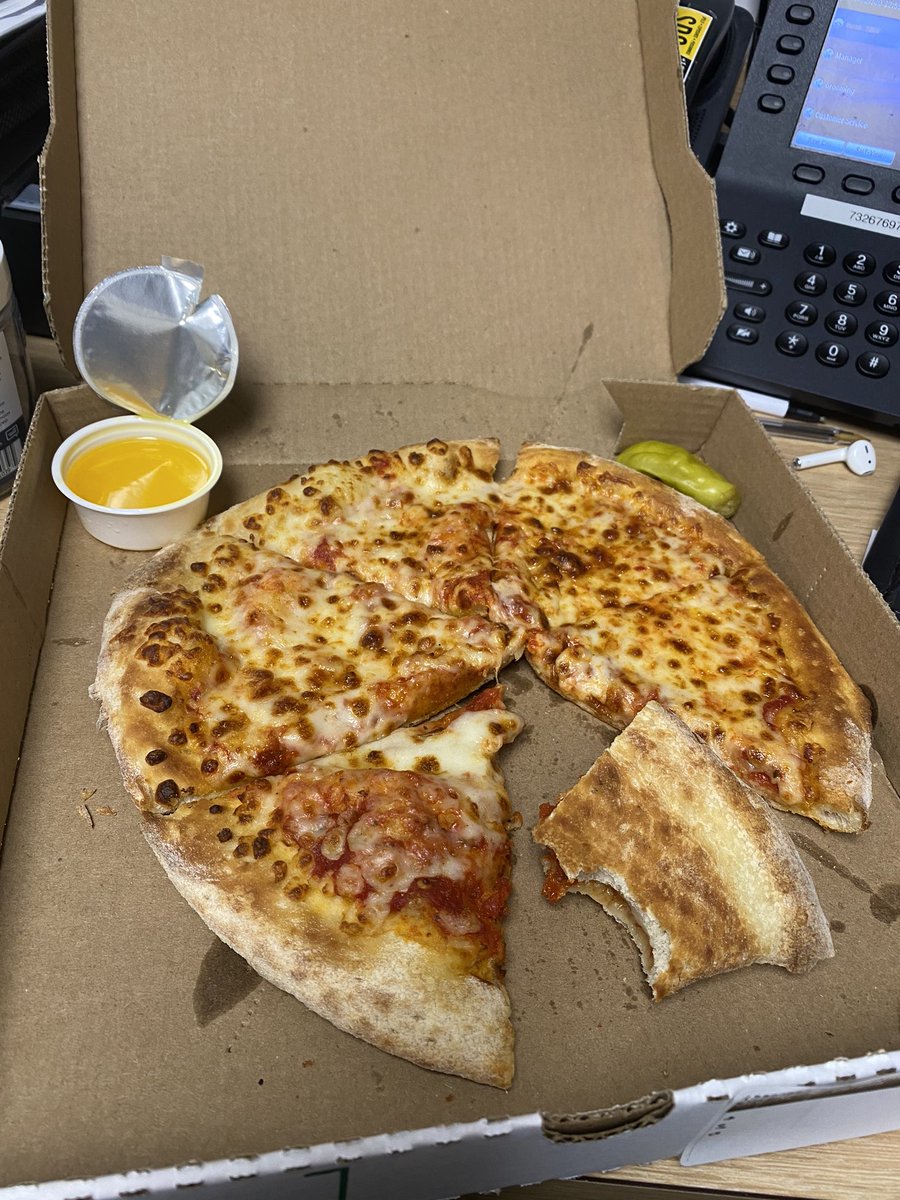 GoldfishFiasco's tweet photo. @travistefft @notsam @Troyquan @jimandsamshow @JimNorton @mikemontone  Just Teffting around at work. Eating a Hot Schnatters Pie https://t.co/qr6cB4owVN