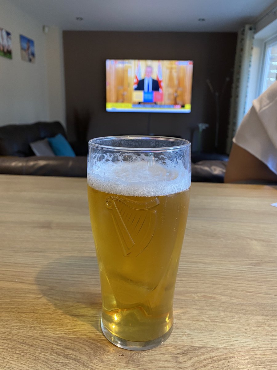 Loyndy's tweet photo. Time for todayβs 5pm #BorisBeer. Today hosted by #MichaelGove. Feel free to play along at home. https://t.co/RUm9ob6CrN
