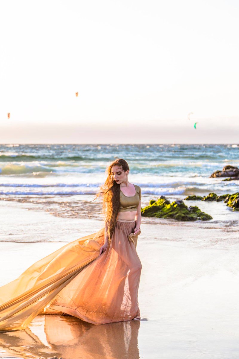 diana_therose's tweet photo. #Model: #DianaRosa
#Photography: #IngaPyata
Production: #AnaLuar
MUA: #BeatrizVaz
#modeling #fineart #portrait #amazingportrait #beauty #beautiful #beautifulwoman #emotion #diva #classicbeauty #goddess #naturalhair #redhead #ethereal #whimsical #glamour #verylonghair #rapunzel https://t.co/oGiI6UzdOc