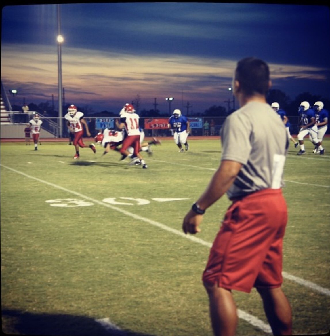 CoachEstrada32's tweet photo. Challenge accepted:
@1CoachJDavis 

New challenge alert! Once you are nominated you have 24 hours to respond or you donate $20 to local charity. You then nominate a coach. You have to post a picture of you coaching. @CoachRios11 https://t.co/tgf2O3Oo05