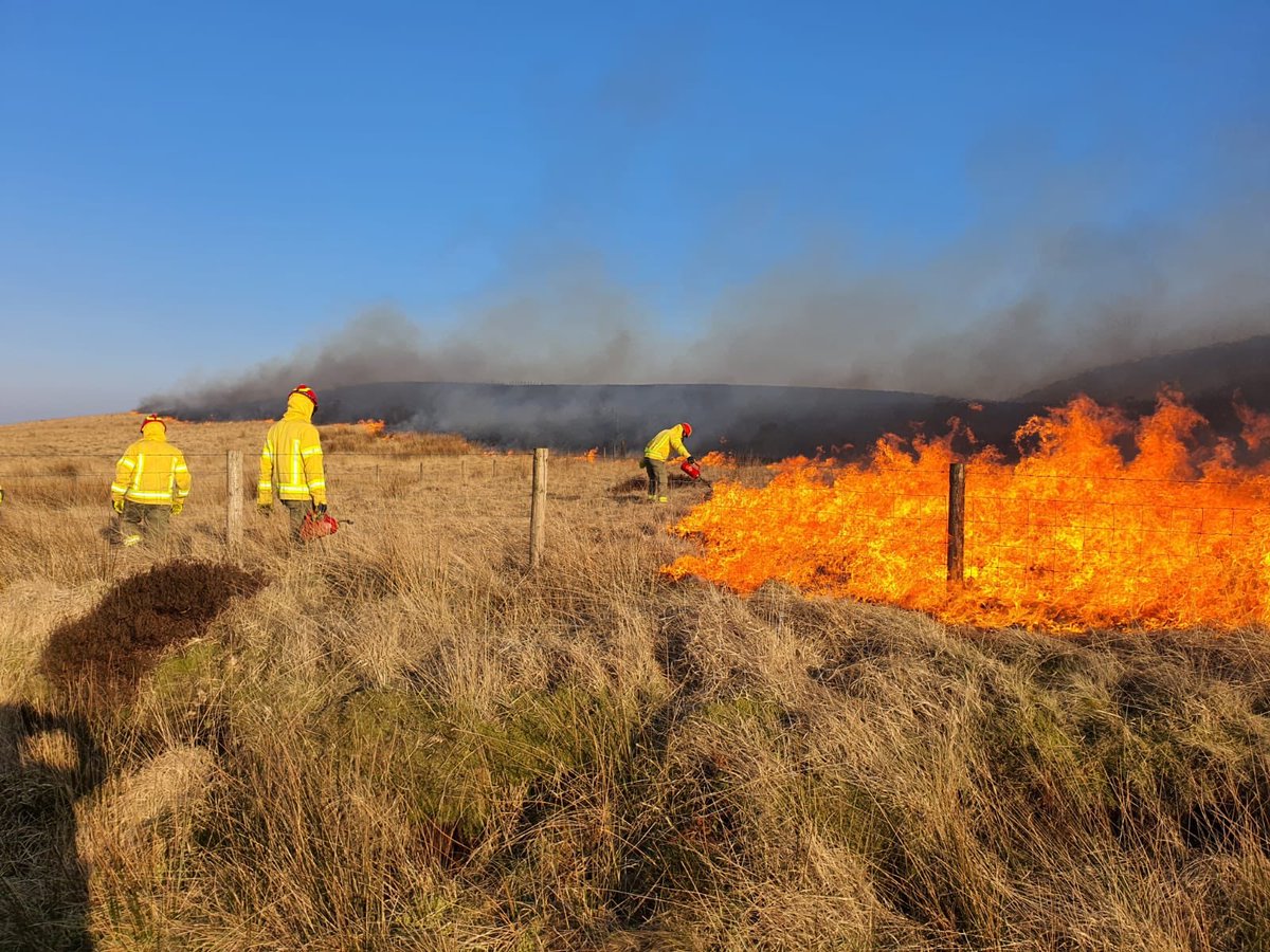 Walton_FIRE's tweet photo. 1 of 2 We have now extinguished the wildfire at winter hill, we will be at @ scene damping down for a few hours, please don’t be tempted to visit the moors, traffic is building up and we still have crews doing essential work in the area and on the road way #stayathome https://t.co/PXaXLHGzNN