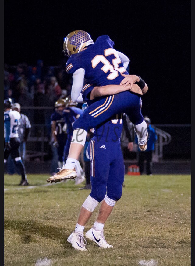 Blake_Heller's tweet photo. @Braves_FB Me picking up @mettler_dylan after quarterfinal win against Ponca 2018 https://t.co/puS2pQlQO7