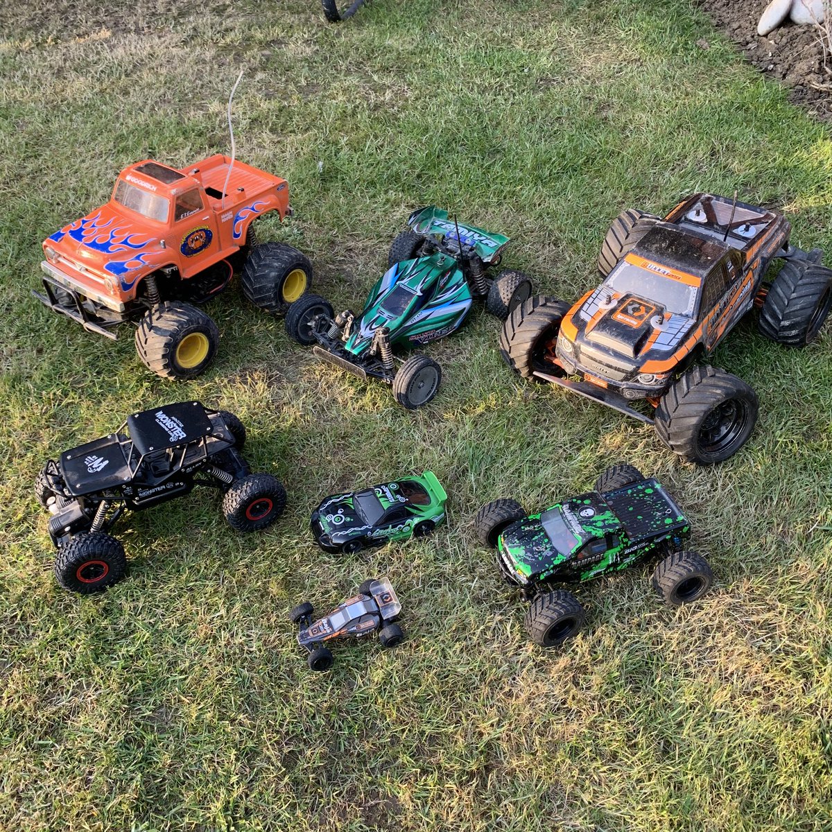 TopTechnician08's tweet photo. ⁦@Carpervert⁩ ⁦@TamiyaUK⁩ Hey Jonny here is a picture of our fleet of RC cars, big and small including a 1980’s Midnight Pumpkin 🎃 #modelcitizen #tamiyarc #hpiracing #hbx https://t.co/sD5IgFq5rh