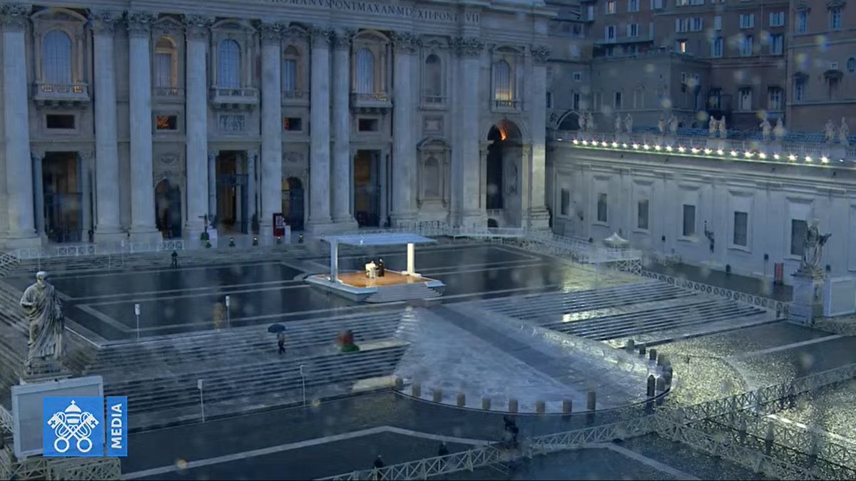 Decollanz's tweet photo. Mai visto niente del genere. Un #Papa, un uomo, solo nella piazza deserta che gli fa eco. Mi viene in mente il terzo segreto di Fatima. Assistiamo alla Storia. Decisamente.
https://t.co/xzqaoHBBlE https://t.co/Wz6Eb2Rci3