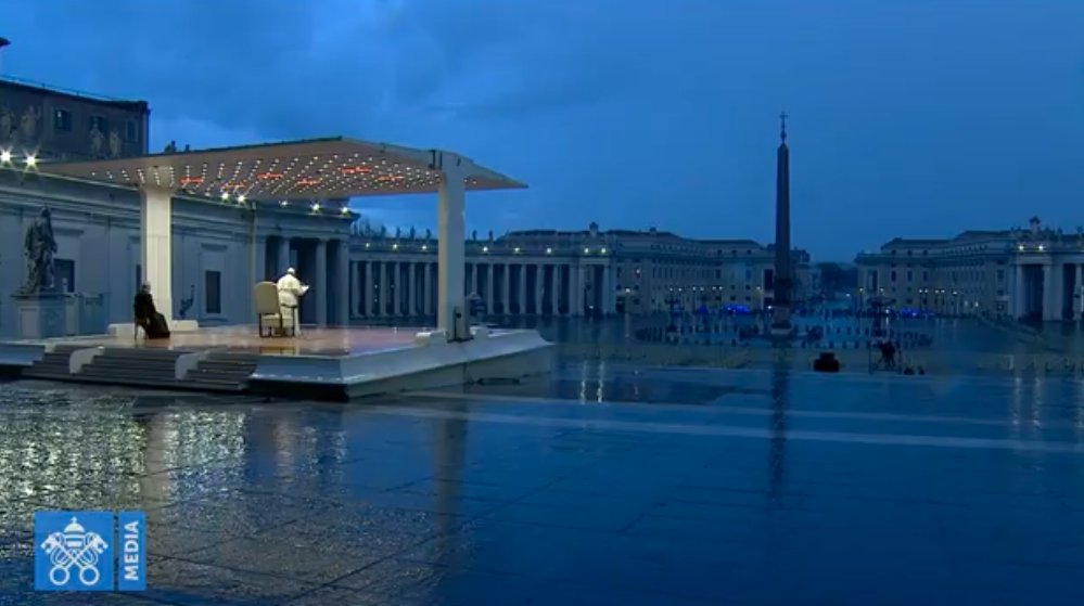 joshjmcelwee's tweet photo. Francis, alone in the rain in St. Peter's Square, praying for the world. https://t.co/6DE7YU2Irv