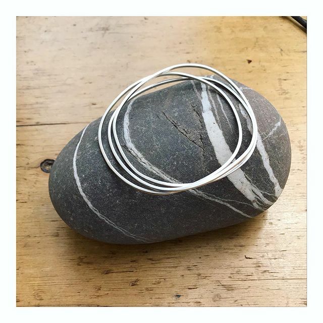 OBJewellery's tweet photo. Still beavering away!, stocking up on bangles. These are an organic shape which are interlinked together, with a soft satin finish.
#bangles #silver #satinfinish #opheliabraithwaite_jewellery https://t.co/WiBjuwzCrv https://t.co/si4Bj8p7tf