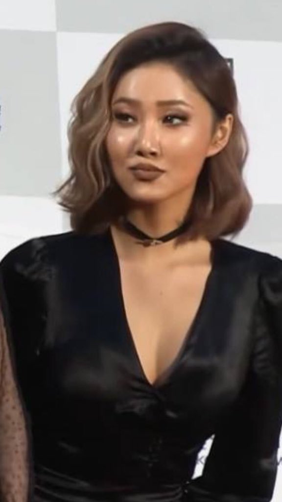 Our skin: Blackfishing & deep tanning isn’t a trend that stopped in america, as a few idols seemed to have picked up on the trend themselves. I’m fully aware that idols can be tan (like Hakyeon, Seolhyun, & Yuri), but these girls are shades away from their actual skin tone.