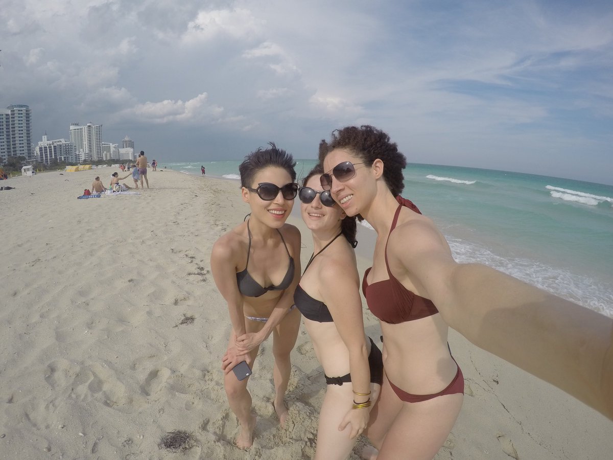 ChrysantheTan's tweet image. 5 years ago, we were having a leisurely beach day in Florida. Today, the mere thought of a beach in Florida sends 🦠 shivers 🦠 down my spine. #PandemicPerspective 

(Miami was a fun show though --@justinbieber was our secret guest and we performed some new music with him!)