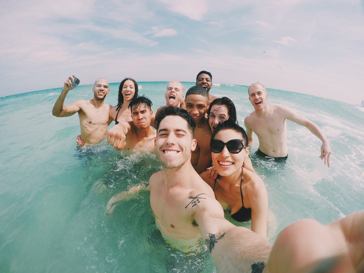 ChrysantheTan's tweet image. 5 years ago, we were having a leisurely beach day in Florida. Today, the mere thought of a beach in Florida sends 🦠 shivers 🦠 down my spine. #PandemicPerspective 

(Miami was a fun show though --@justinbieber was our secret guest and we performed some new music with him!)