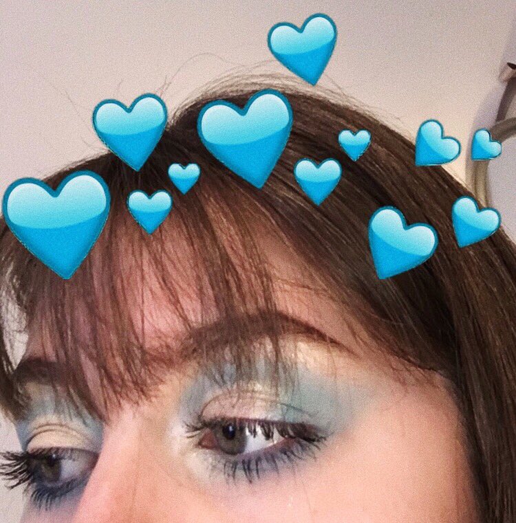Jour 5 ~ Blue Diamond Camille arrête de faire des make up rose et/ou bleu challenge ! Inspiré de @.lenkalul sur instagram ! Sinon apprenez moi à prendre des photos 
