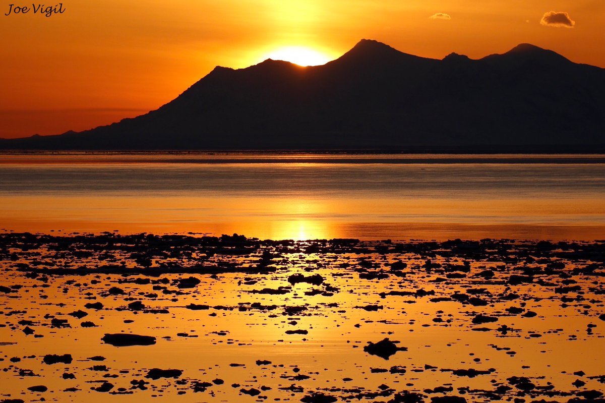 JoeVigil's tweet photo. Another nice show at Point Woronzof Thursday night! #sunset #anchoragealaska #alaska #pointworonzof #alaskascenery #wow https://t.co/lczDzA4LF8