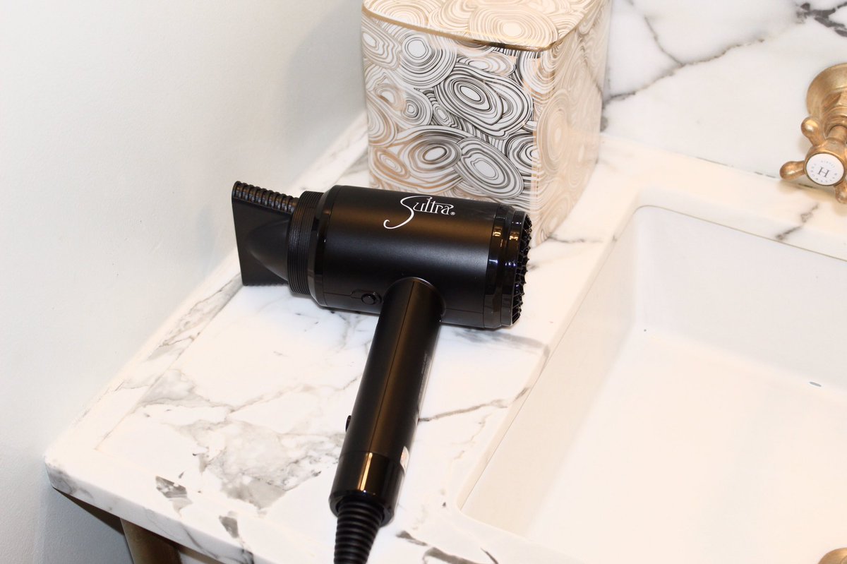 SultraBeauty's tweet image. Not only does the Bombshell Volumizing Hair Dryer do wonders for your hair, but it also looks pretty dang good on your countertop! 

#sultrastyle #bombshellcollection #newdryerwhodis #hairdryer #protools #glamsquad #addtocart