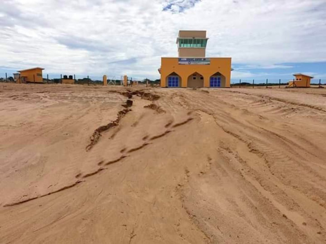 Fatumaabdulahi's tweet photo. This is the #Barawe 'airport' the EU ambassador to #Somalia insisted had a "sand coloured tarmac". A reminder that it cost a whopping 4.3 million dollars...Not Somali Shillings. This same ambassador is one of the major forces behind 'debt-relief'. A lie so fluffy it took 1 rain!! https://t.co/PEABAnP7x6