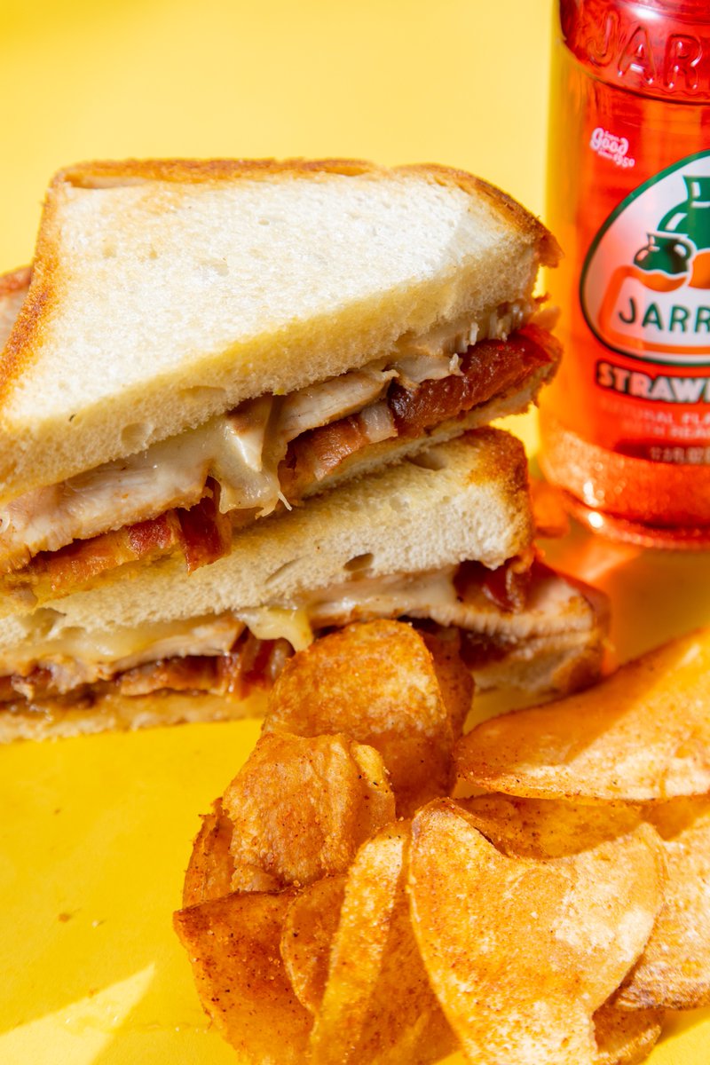 Linus & Pepper's tweet media