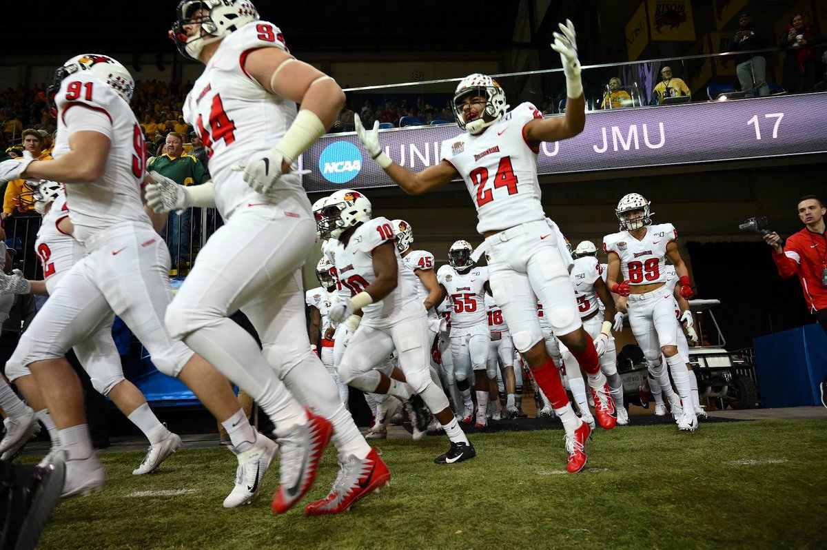 TylerMagnuson7's tweet photo. Extremely excited and honored to announce that I have received my first D1 offer from Illinois State University! Thank you @CoachBHen @Coach_Spack @RedbirdFB for this amazing opportunity! #redbirdsri21ng #REDBIRDfootball https://t.co/HZwQiiggdC