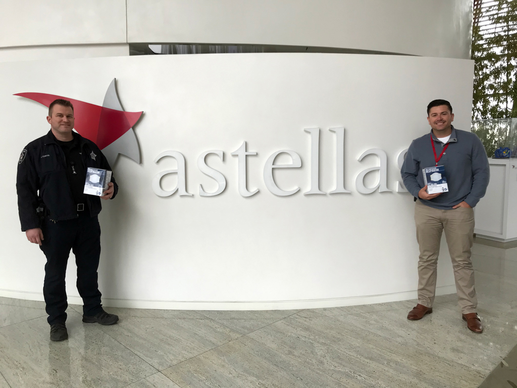 AstellasUS's tweet photo. Our facilities team was proud to respond to the @GlenviewILPD request for #PPE by donating 240 protective N95 masks to help protect first responders and public safety against the spread of COVID-19. https://t.co/FsJ9KGQijc #covid19 #CommittingforChange https://t.co/10qVxMg4ZT