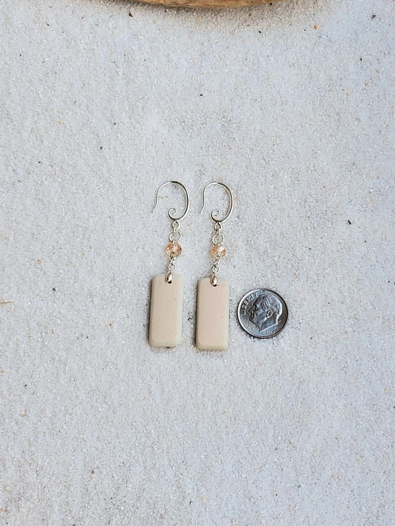 saltedbayonet's tweet photo. Pretty #handmade, genuine peach #seatile &amp; sterling silver scroll earrings.  https://t.co/TewjGHURPe #seatilejewelry #seatiles #handmadejewelry #seaceramics #seaceramicjewelry #ceramics #seapotteryjewelry #seapotteryearrings #seatilejewelry #surftumbled #handmadeearrings https://t.co/5DwxMThOSH