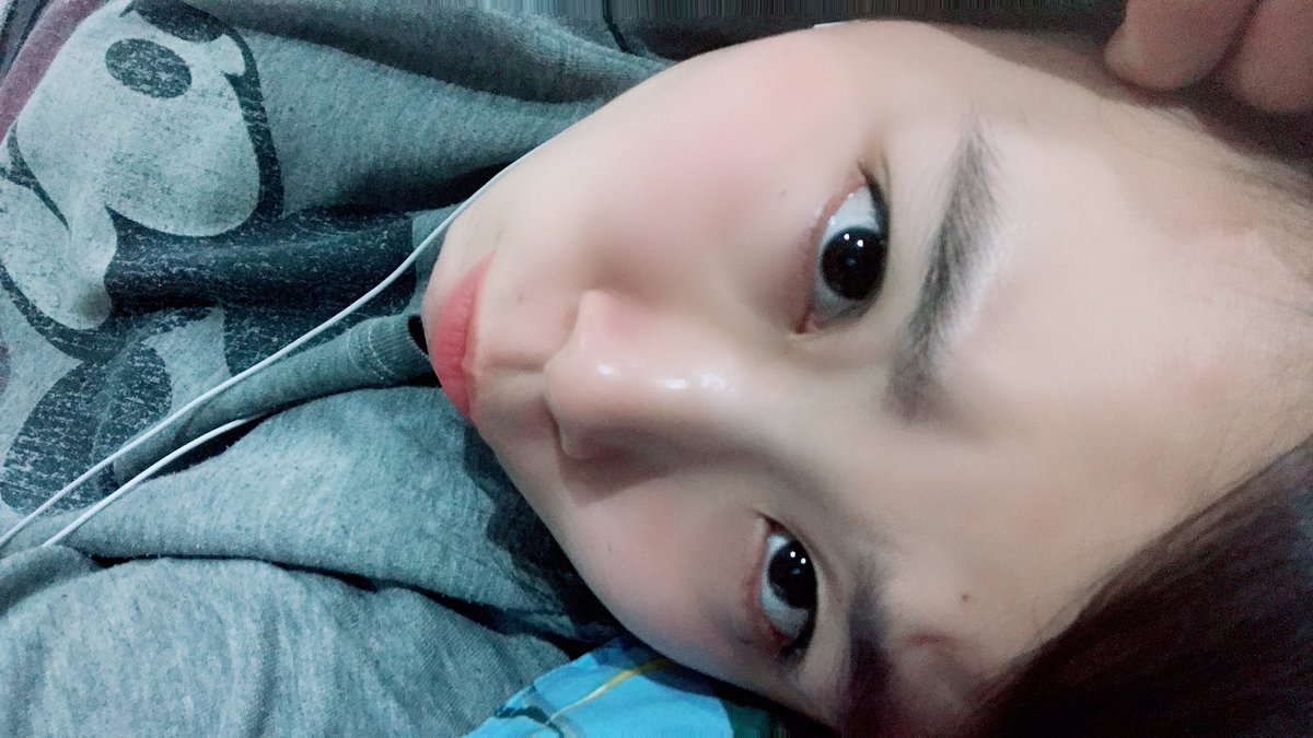 那智 なちゅらる でこにニキビできてたんだけど 吹き出物じやないよ ニキビだよ コロナこれからどうなっていくのか 少しでも行くの怖いな って思ったら自分の身を守ってね 上演する以上は生でお届けできたら嬉しいけど でもまずは安全確保 自分