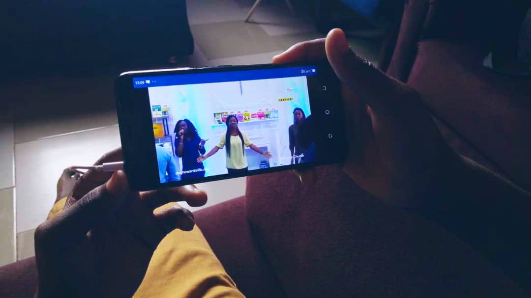 FirstLoveCenter's tweet photo. Ready for the weekend? Join thousands of First Lovers from all over the world for our Flow Sunday Service! 
#FlowWithMe 
#FlowBackFriday https://t.co/Tl5X61kZnf