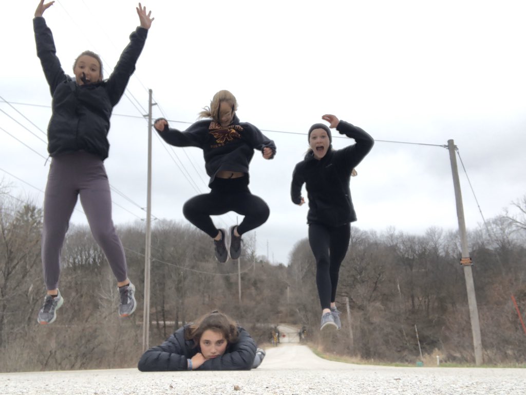 RiesbergRylee's tweet photo. Pretending we’re fine after hill day #hillno #hawkettesready @ankenytrack @macies19 @jadynf21 @Fi_Mace https://t.co/zgFur4ykyt