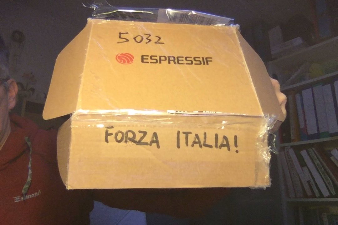 StetelThings's tweet photo. @CEO_Espressif #esp32s2 #COVID19 #COVID19italia 

We received an expected parcel from @EspressifSystem with an unexpected message ! 

Thanks for the heartwarming message!

谢谢你的支持 ❤️ https://t.co/HynqLabrzs