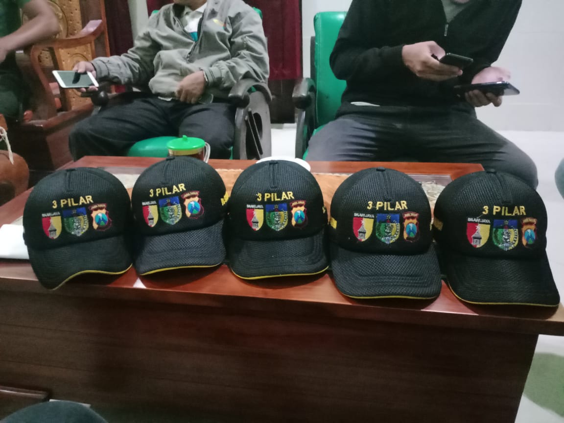 Bellafitriii_'s tweet photo. 3 pilar bersama kalian 
kami ada untuk anda
kami selalu siap siaga untuk anda 
kita teman, sahabat, saudara dan juga keluarga 🤝🤝
#pemdesgogorante https://t.co/P3nZZyuQPN